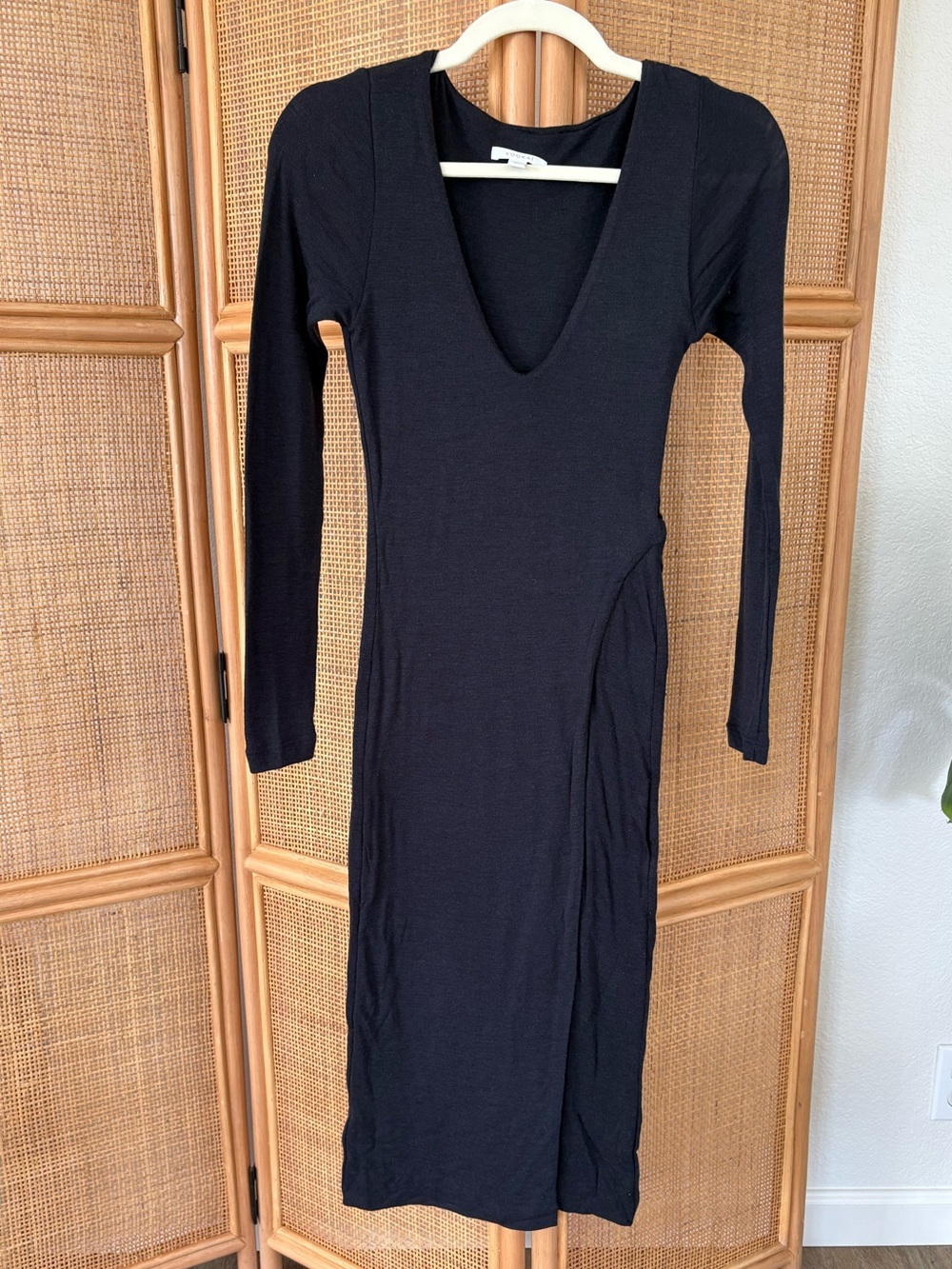 Kookai Merino Wool V-neck Bodycon Dress With Slit in Midnight Size: AU1 /US2